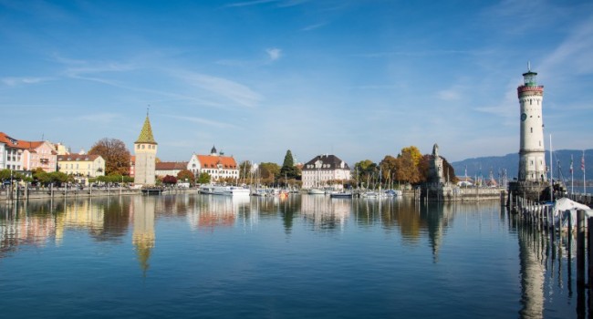 Vuurtoren in de haven aan de Bodensee